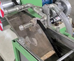 100—2型PET拉伸焊接格栅条带生产线